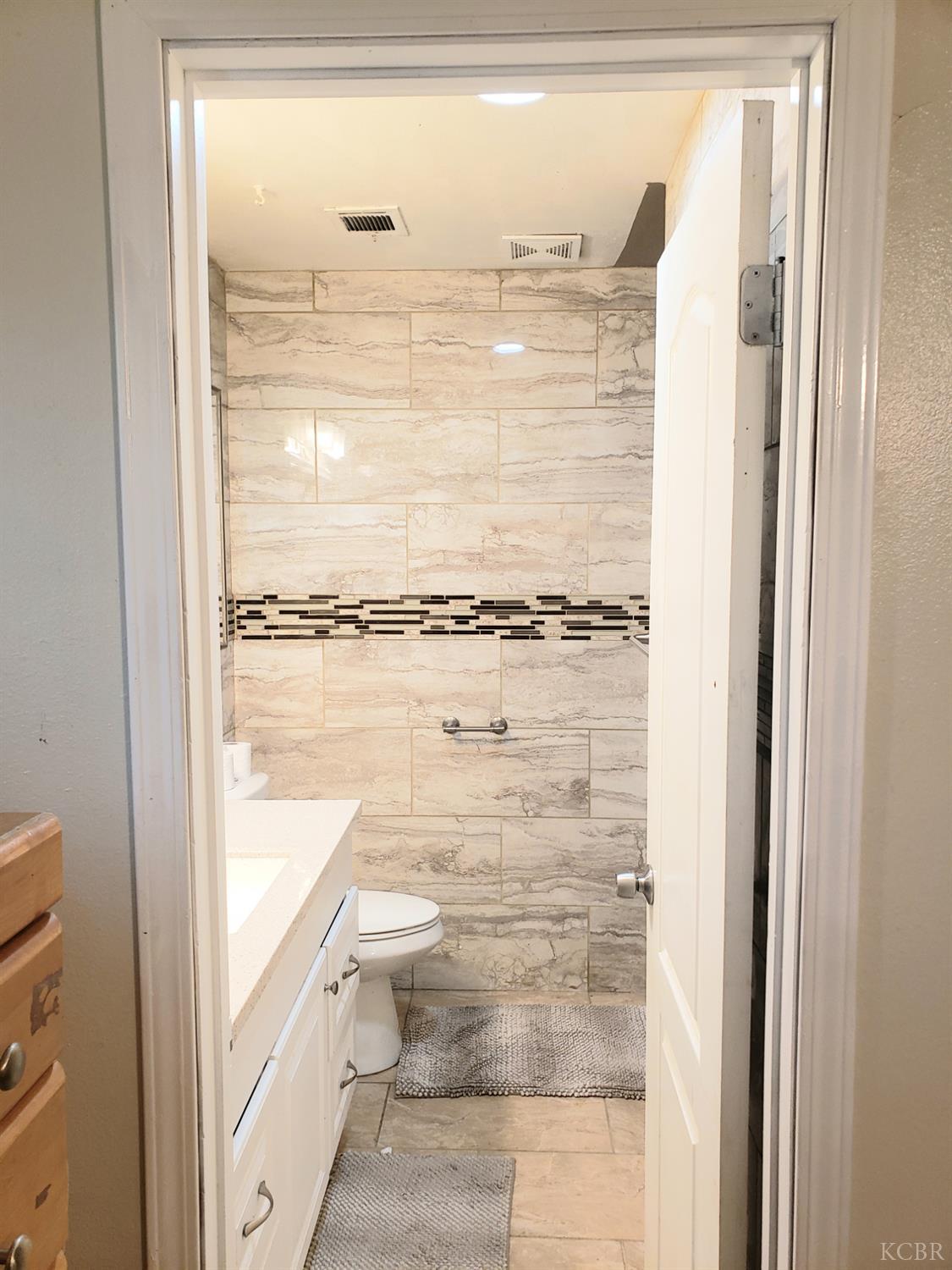 150 W Deodar Ln, Lemoore, CA 93245