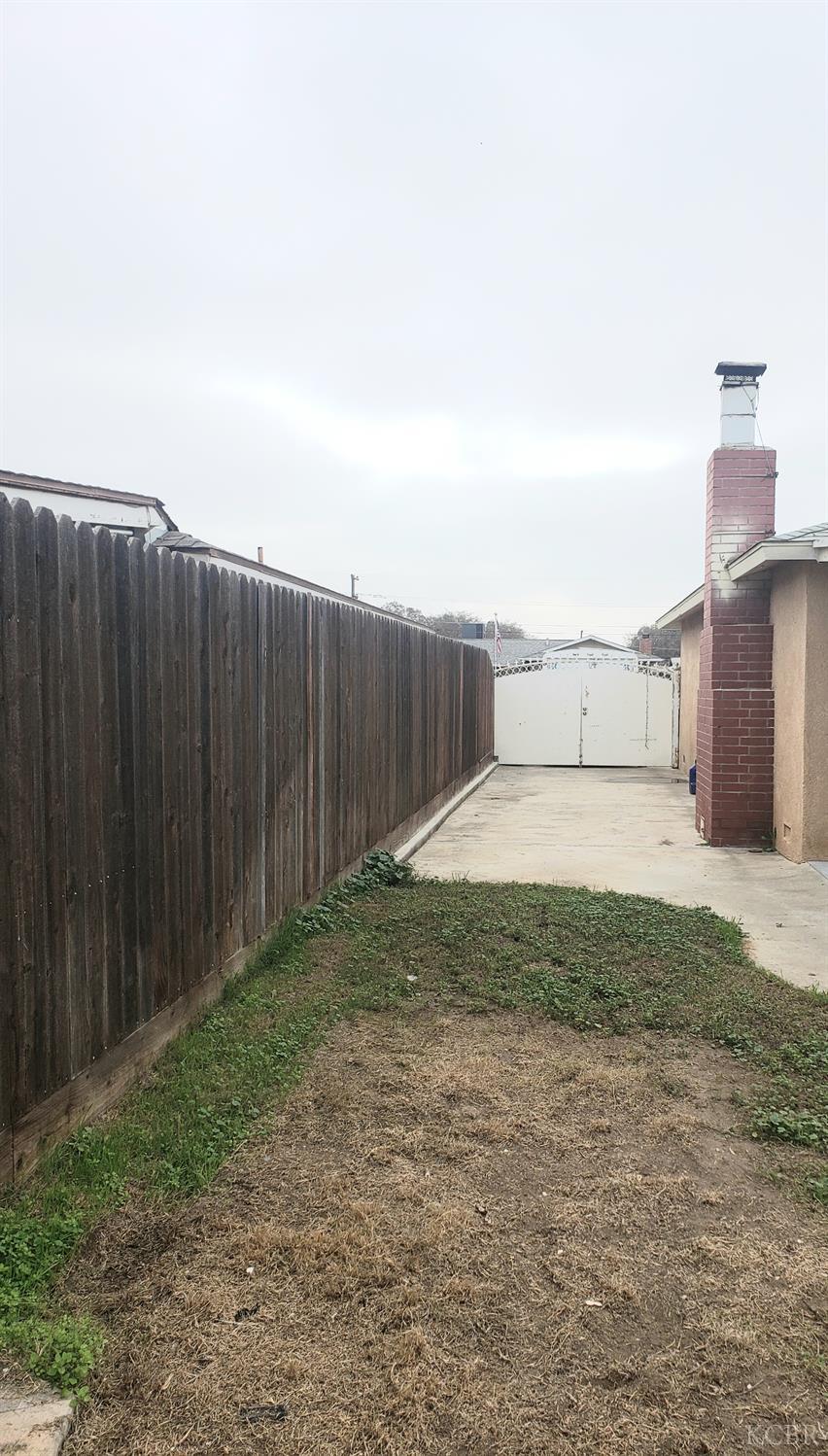 150 W Deodar Ln, Lemoore, CA 93245