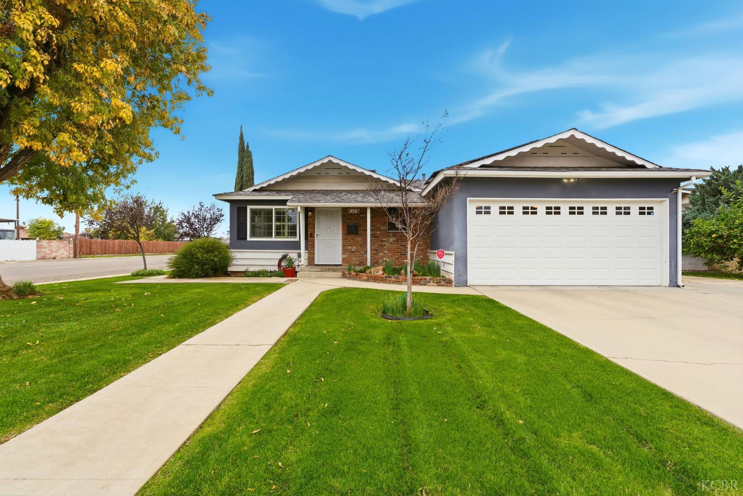 870 Cypress Ct, Lemoore, CA 93245