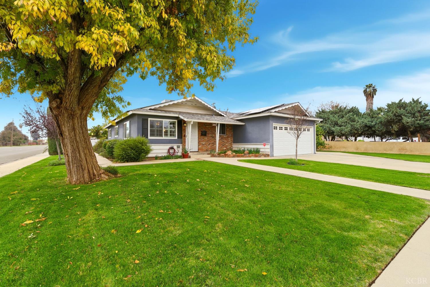 870 Cypress Ct, Lemoore, CA 93245