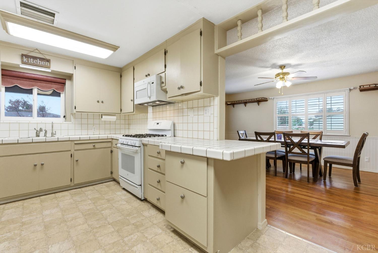 870 Cypress Ct, Lemoore, CA 93245