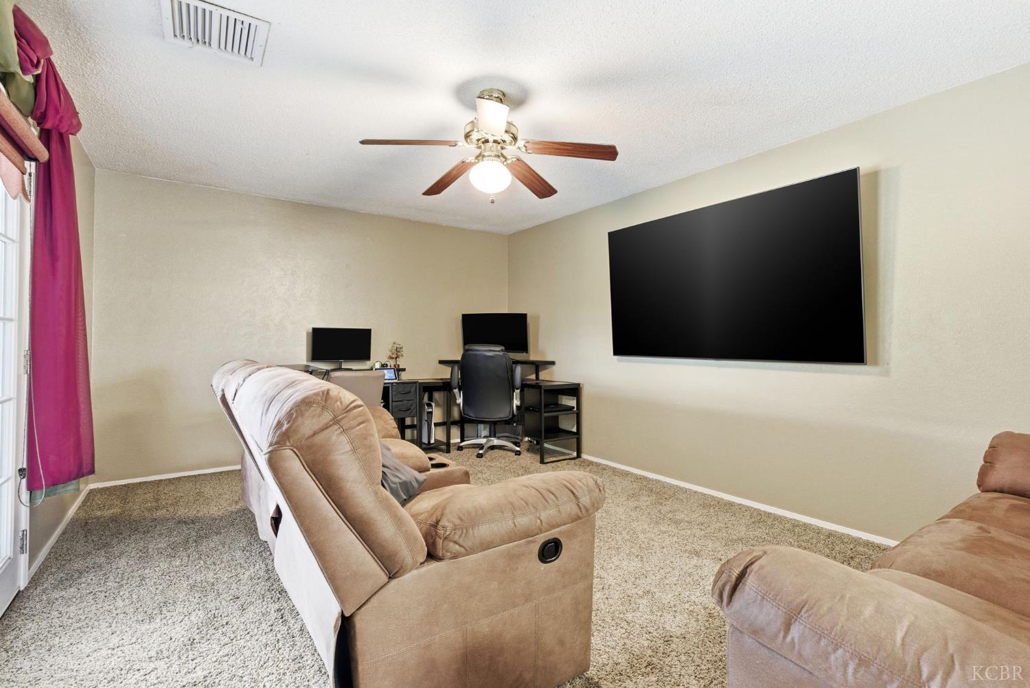 870 Cypress Ct, Lemoore, CA 93245