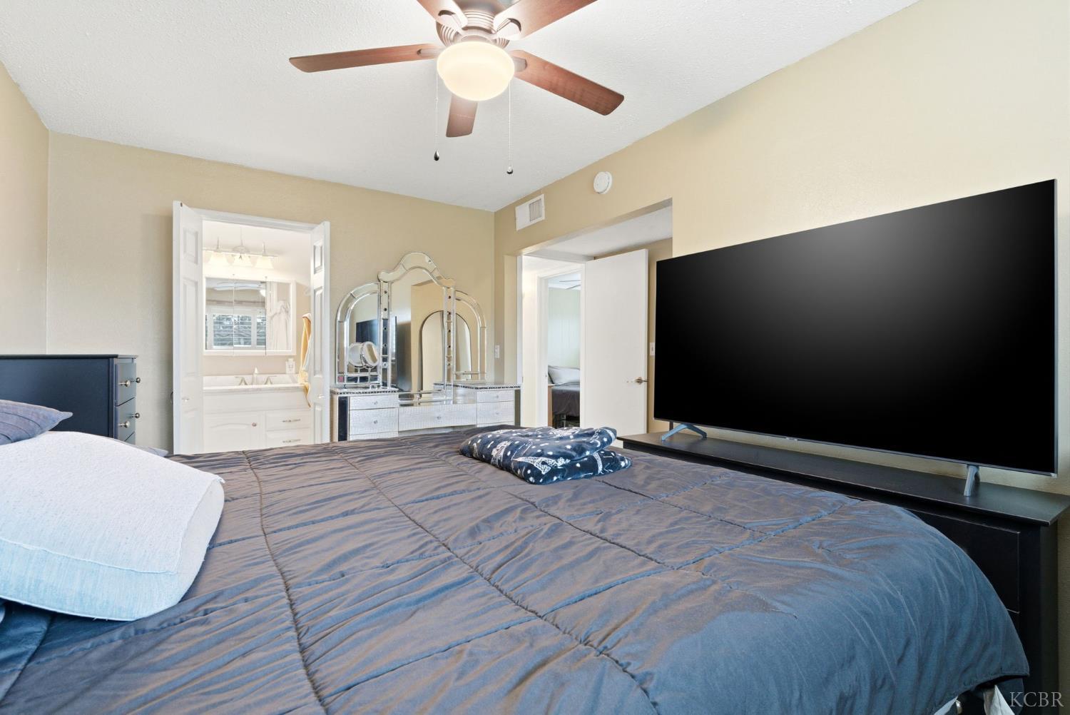 870 Cypress Ct, Lemoore, CA 93245