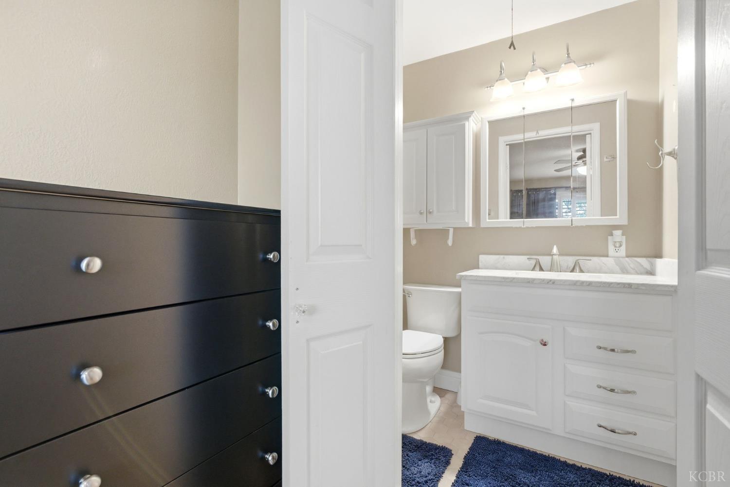 870 Cypress Ct, Lemoore, CA 93245