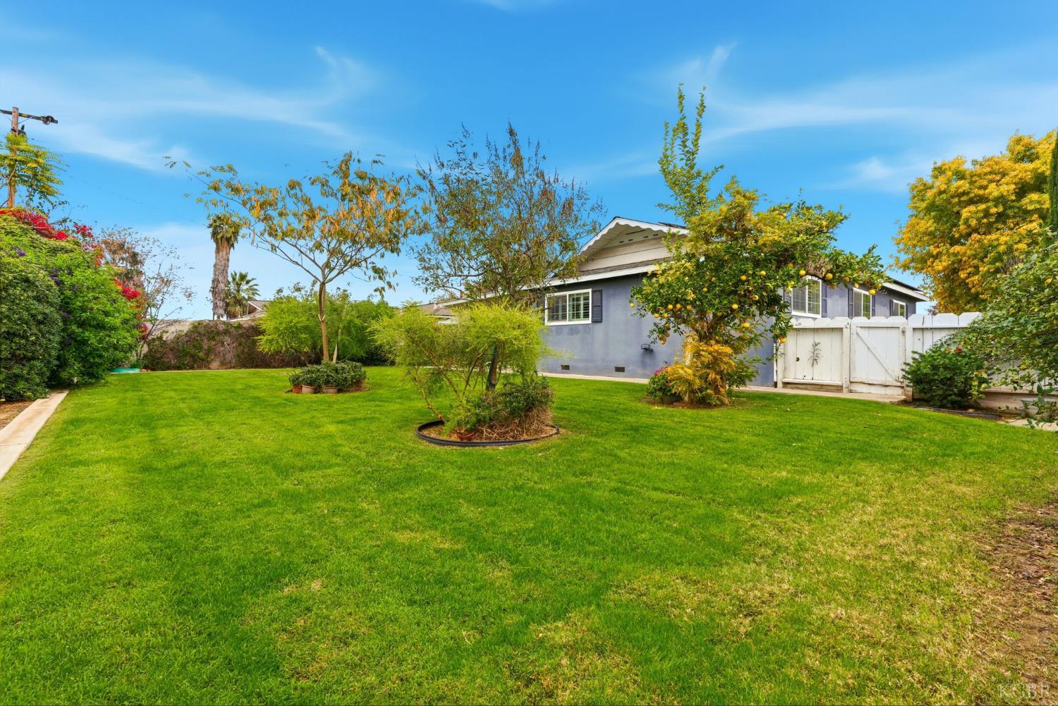 870 Cypress Ct, Lemoore, CA 93245