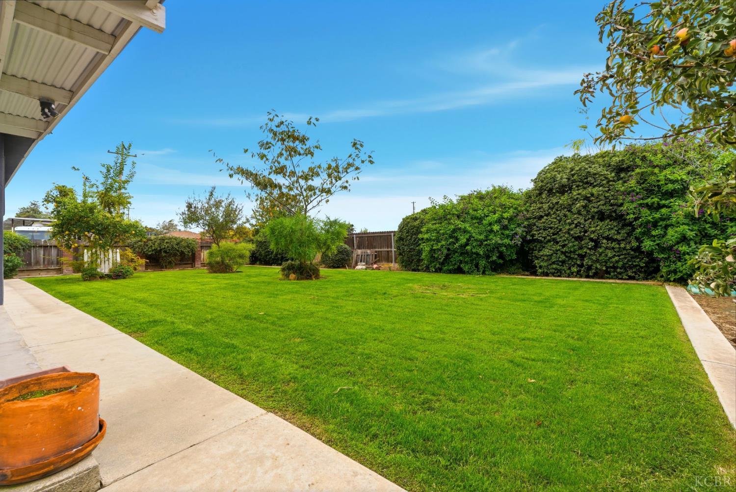 870 Cypress Ct, Lemoore, CA 93245