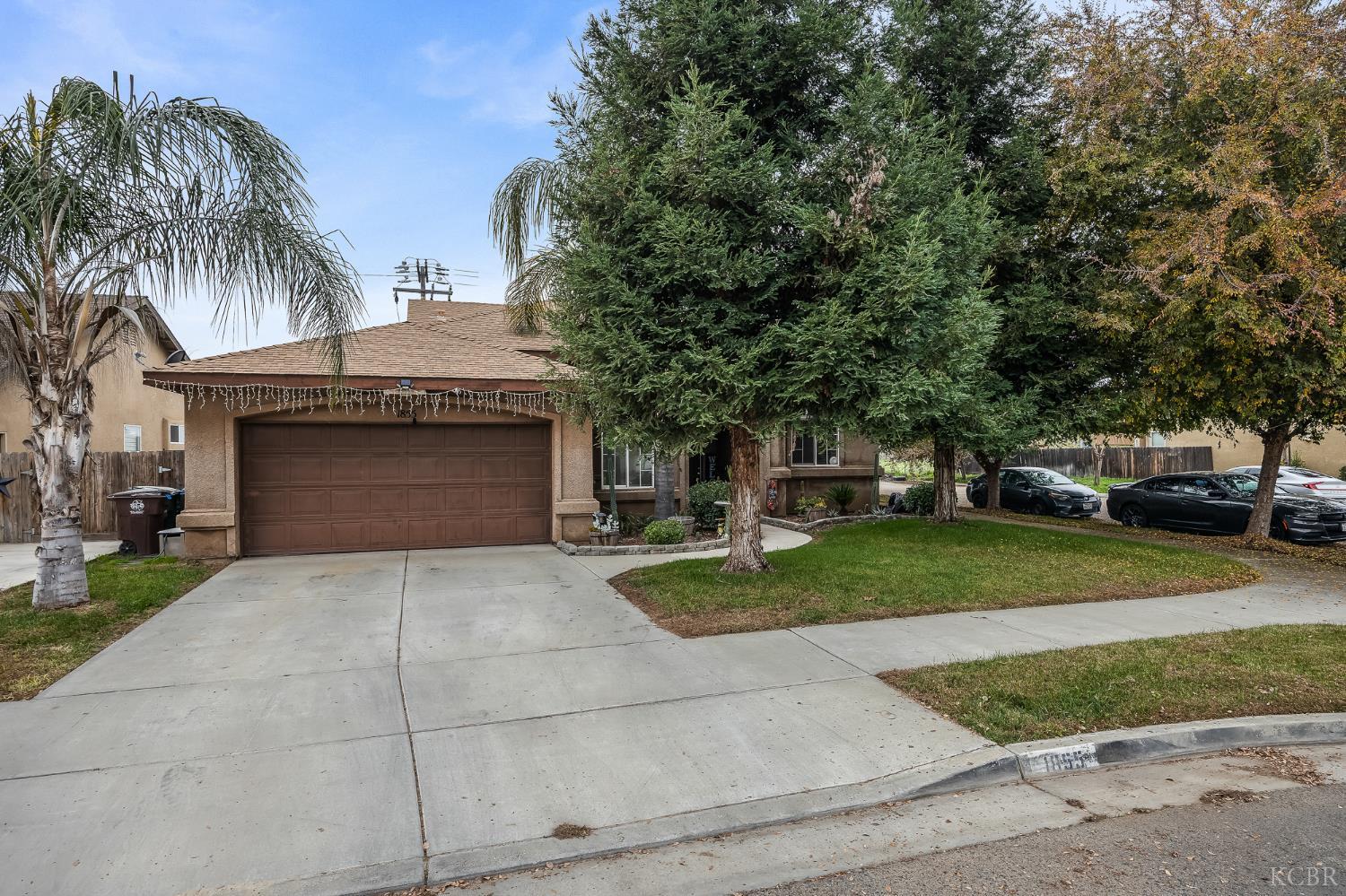 1855 N Virginia Ct, Farmersville, CA 93223