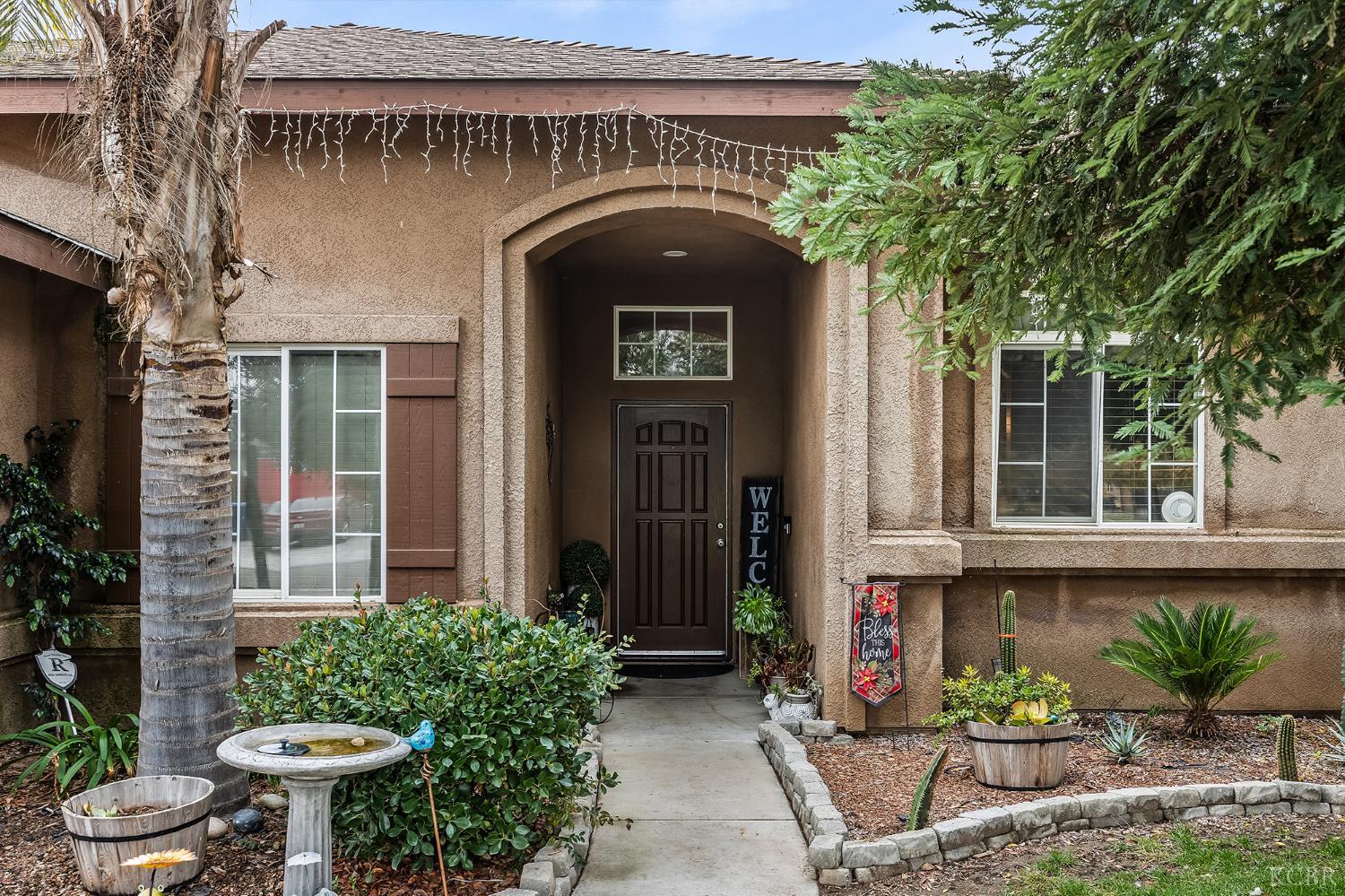 1855 N Virginia Ct, Farmersville, CA 93223