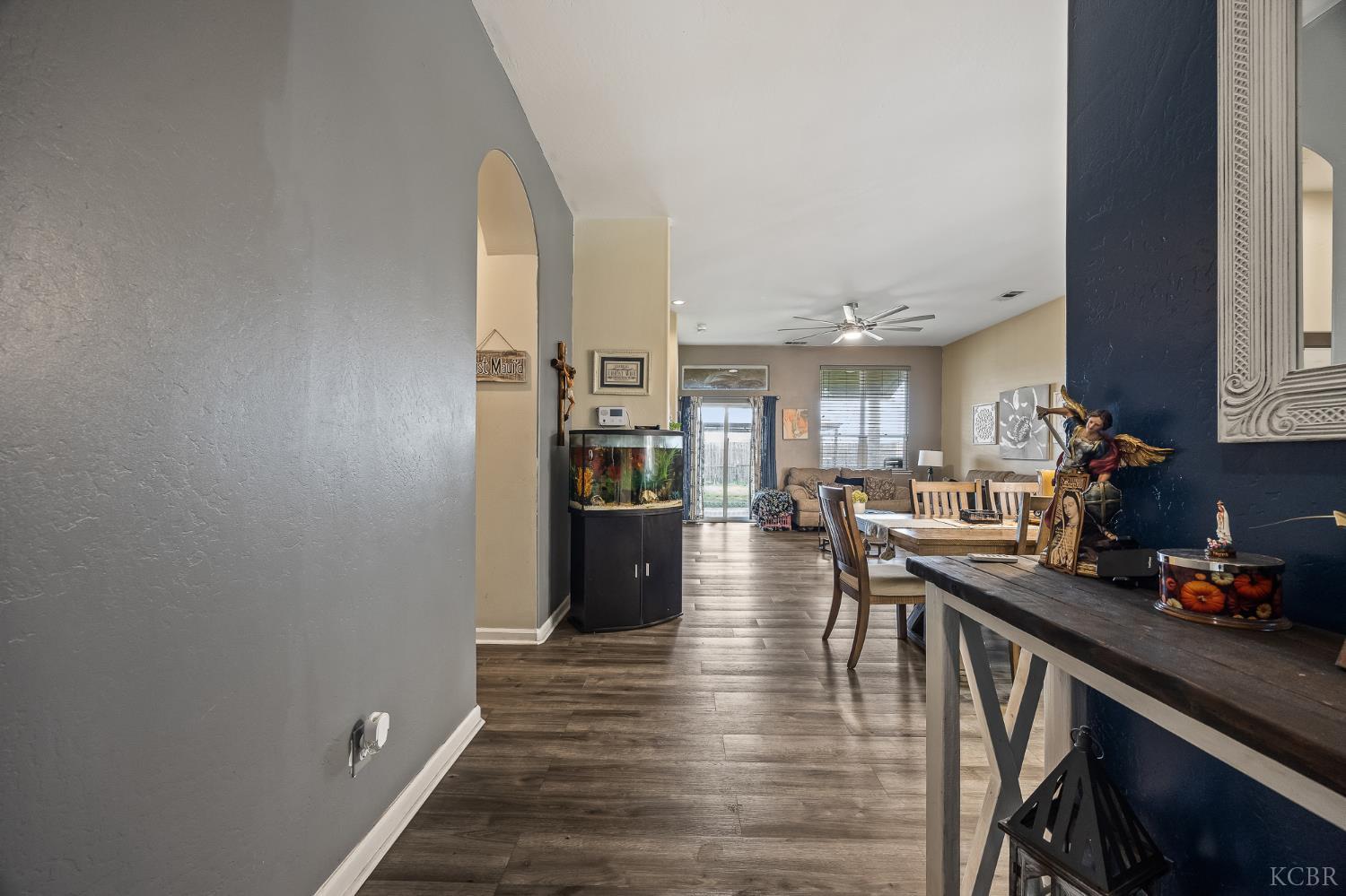 1855 N Virginia Ct, Farmersville, CA 93223