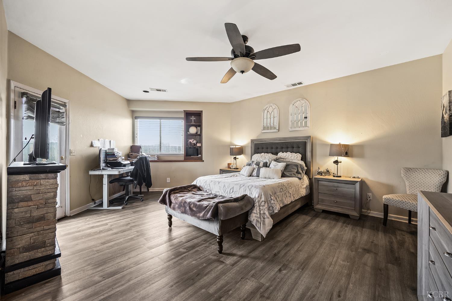 1855 N Virginia Ct, Farmersville, CA 93223