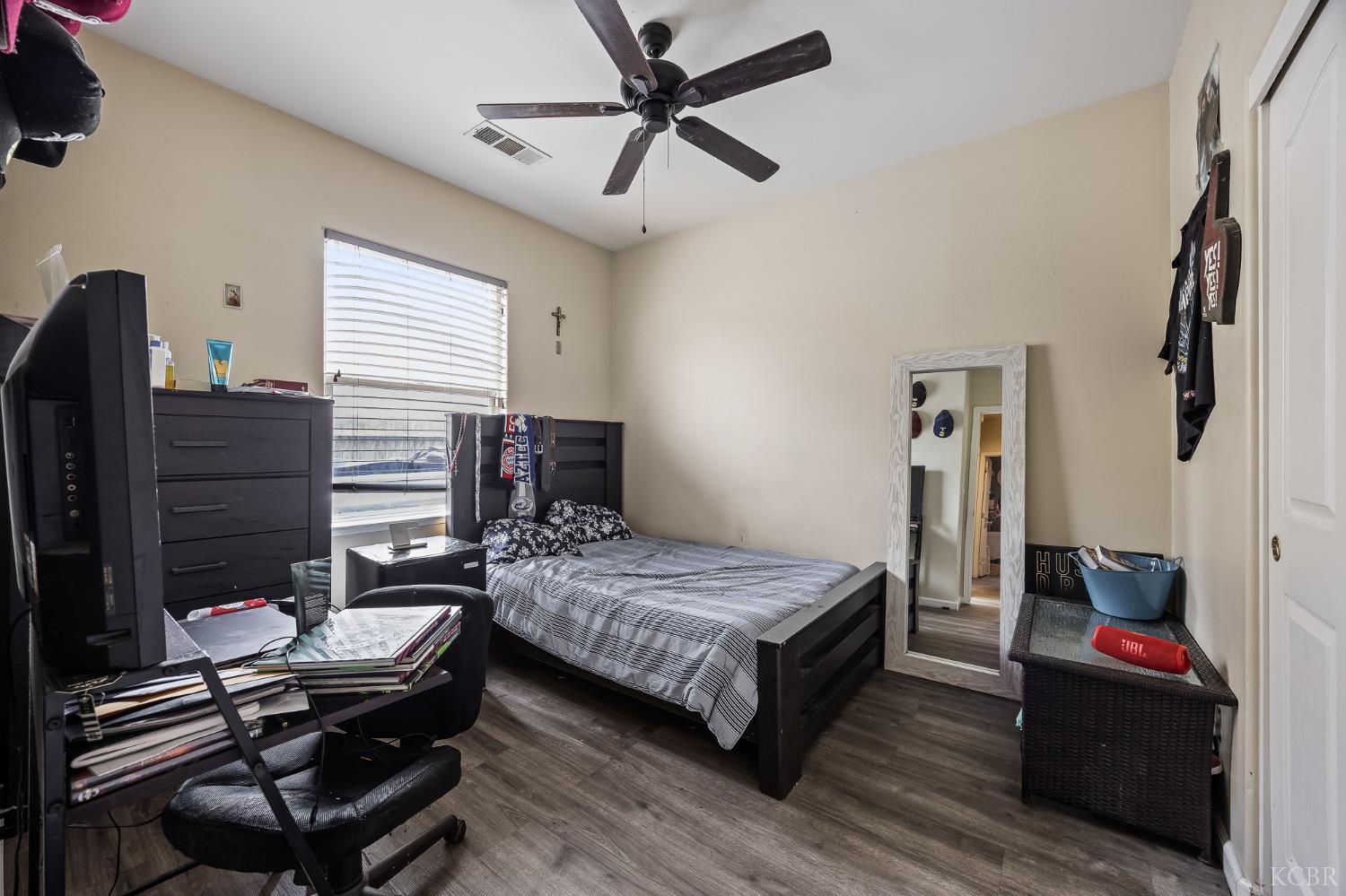 1855 N Virginia Ct, Farmersville, CA 93223