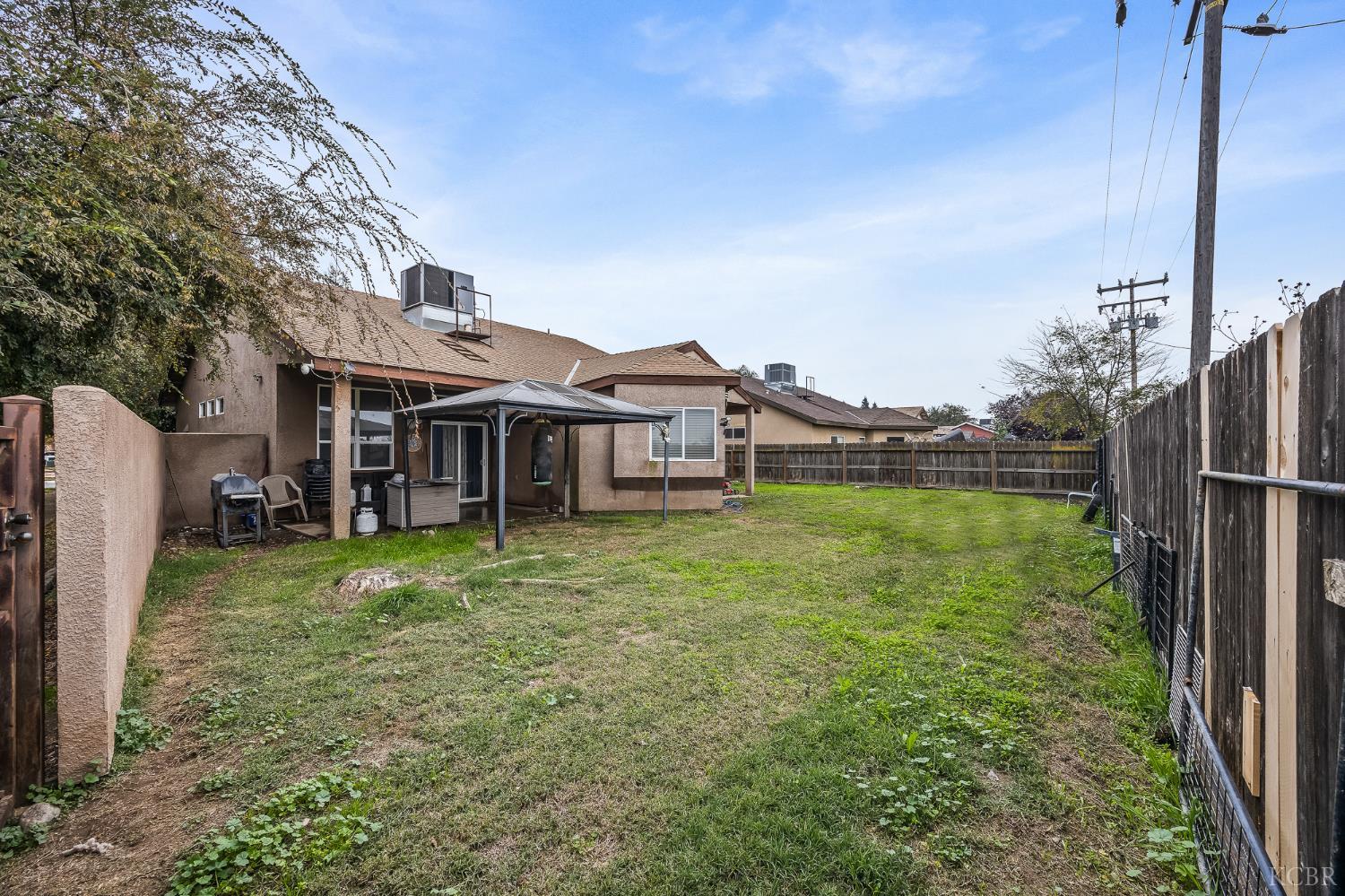 1855 N Virginia Ct, Farmersville, CA 93223