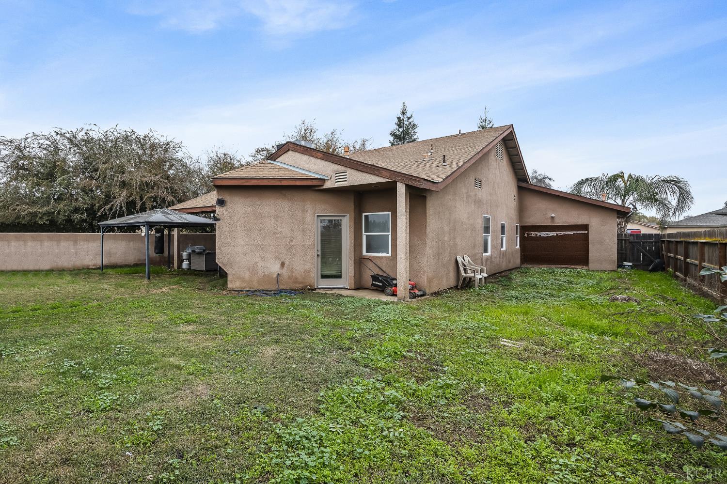 1855 N Virginia Ct, Farmersville, CA 93223