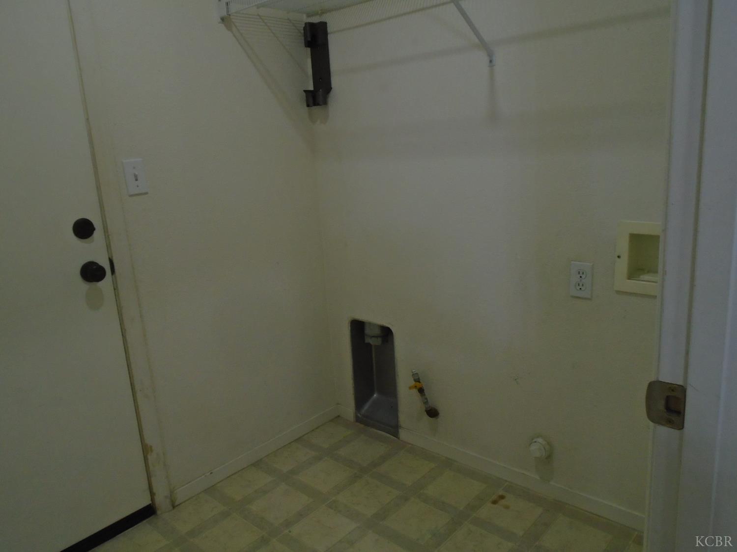 2141 W Hampton Dr, Hanford, CA 93230