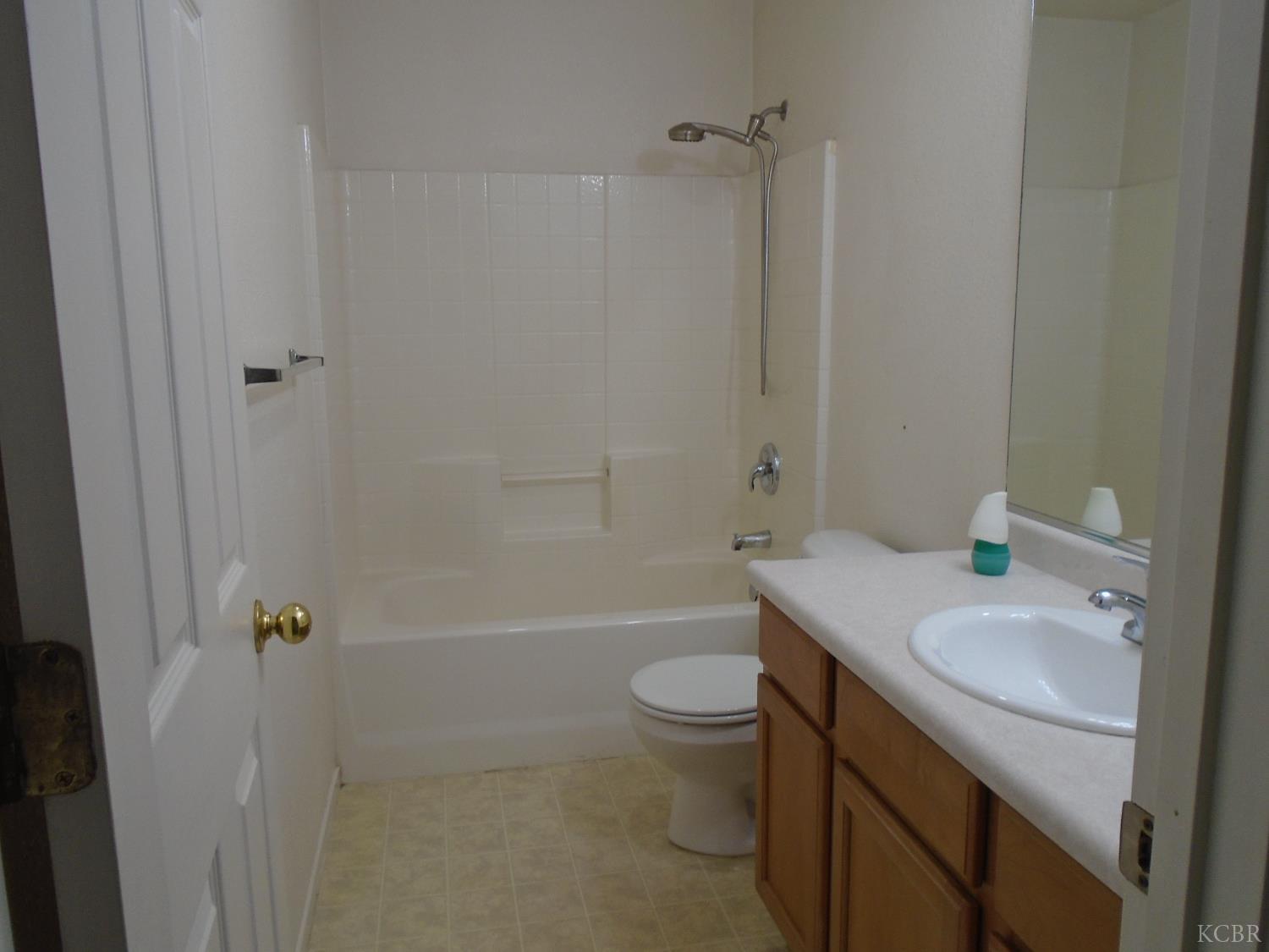 2141 W Hampton Dr, Hanford, CA 93230