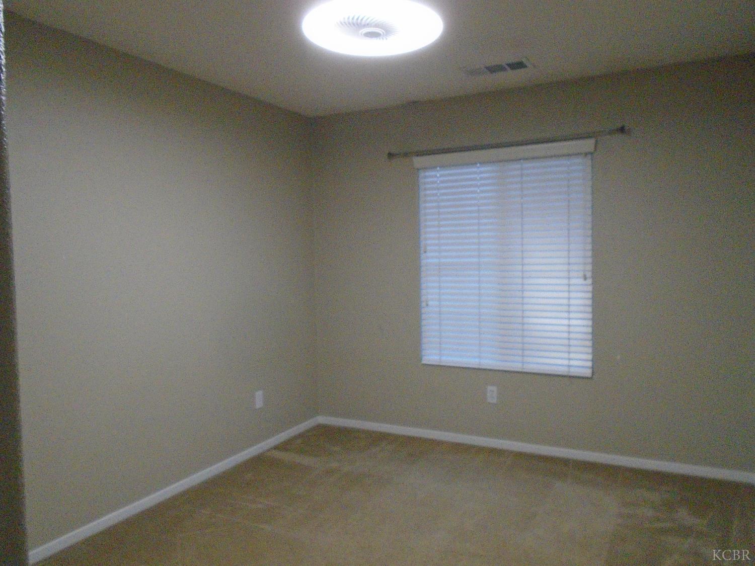 2141 W Hampton Dr, Hanford, CA 93230