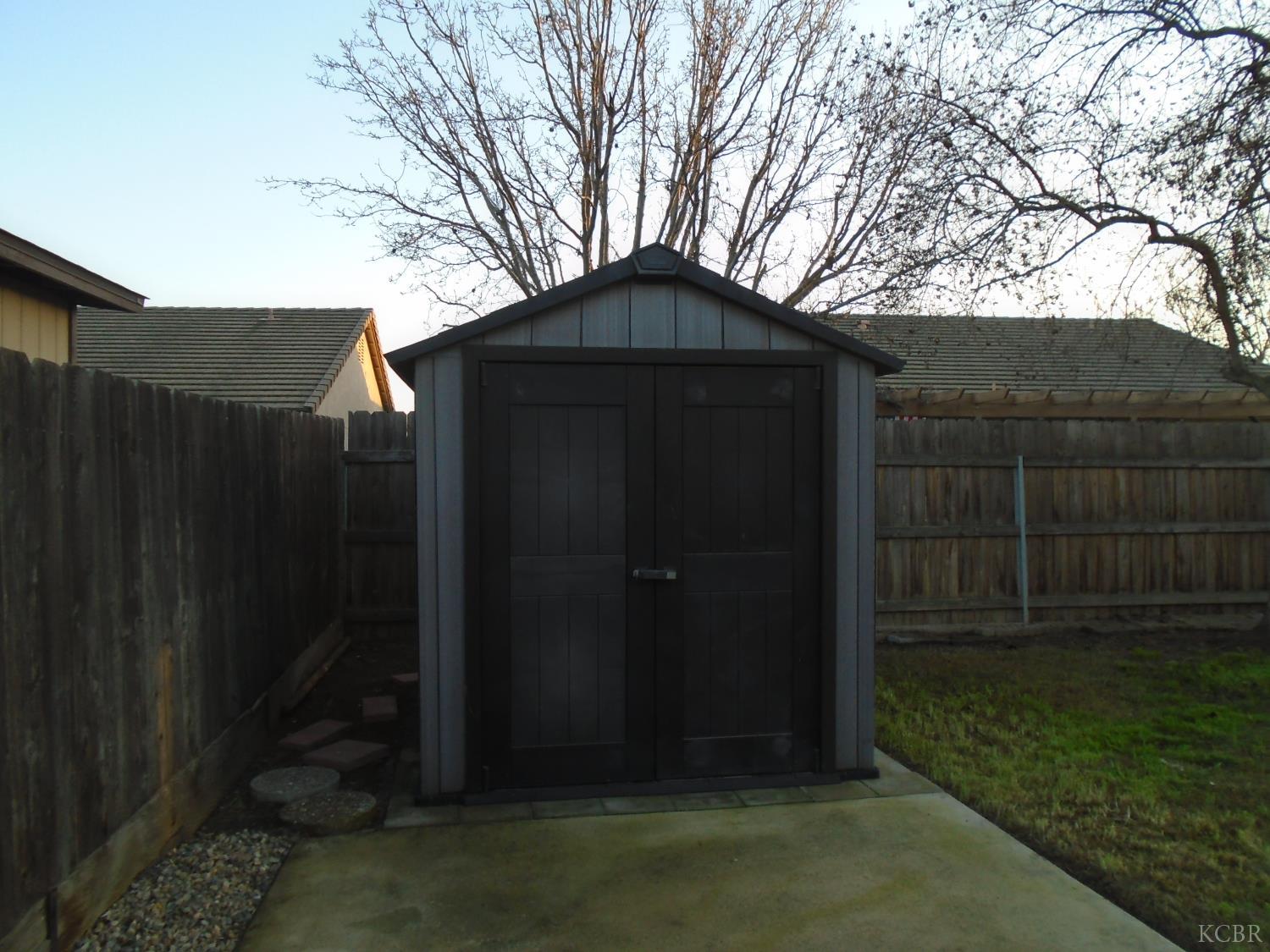 2141 W Hampton Dr, Hanford, CA 93230