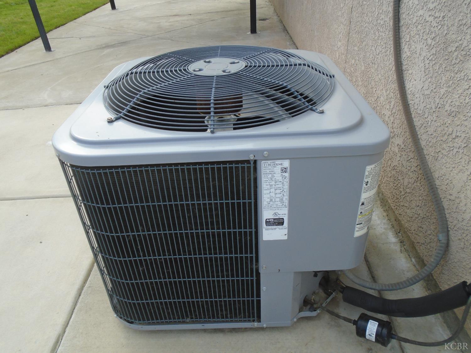 2141 W Hampton Dr, Hanford, CA 93230