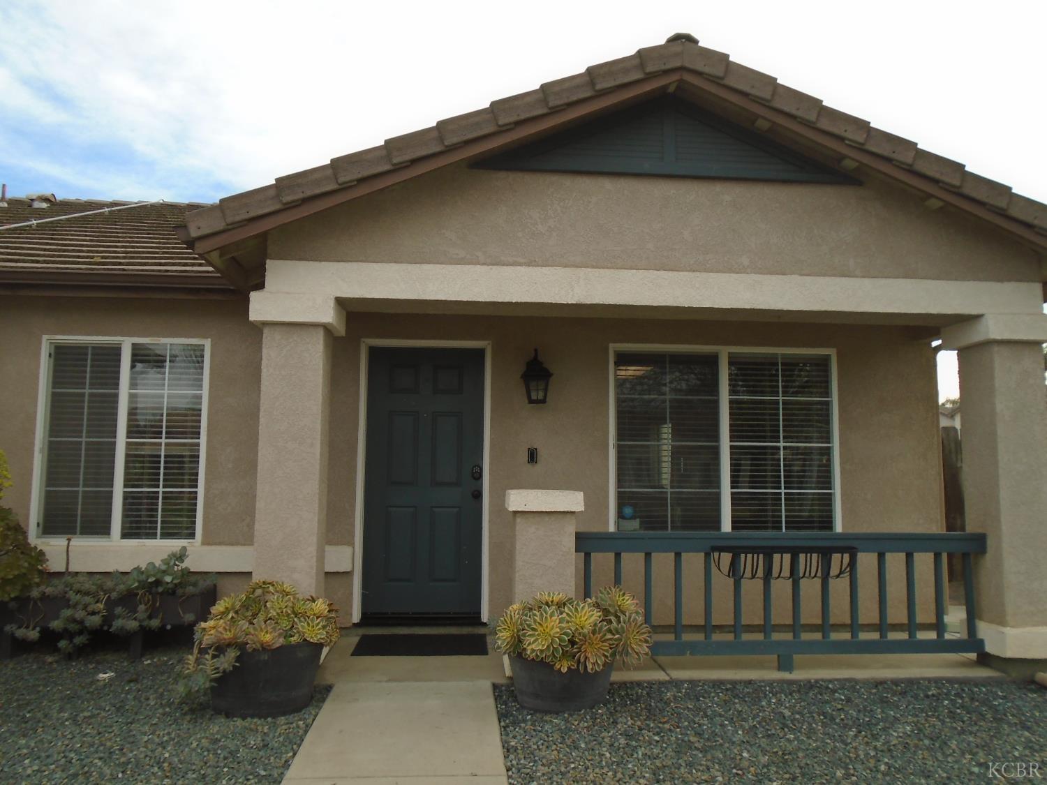 2141 W Hampton Dr, Hanford, CA 93230