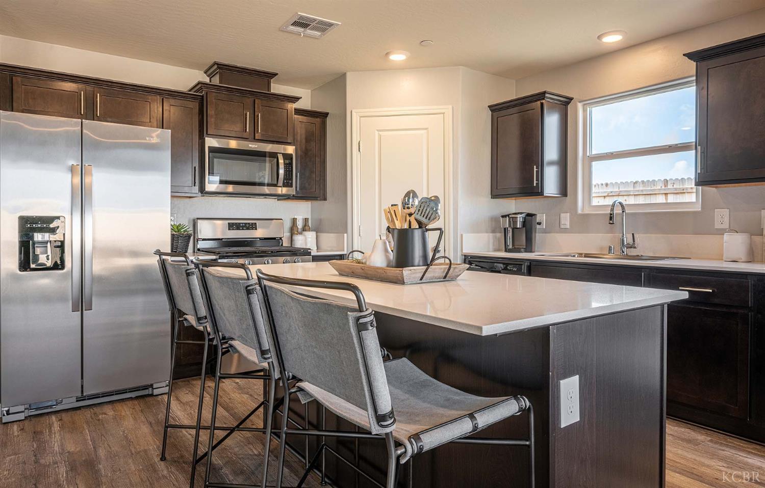 1140 64 BR S Magna Carta Ave, Hanford, CA 93230