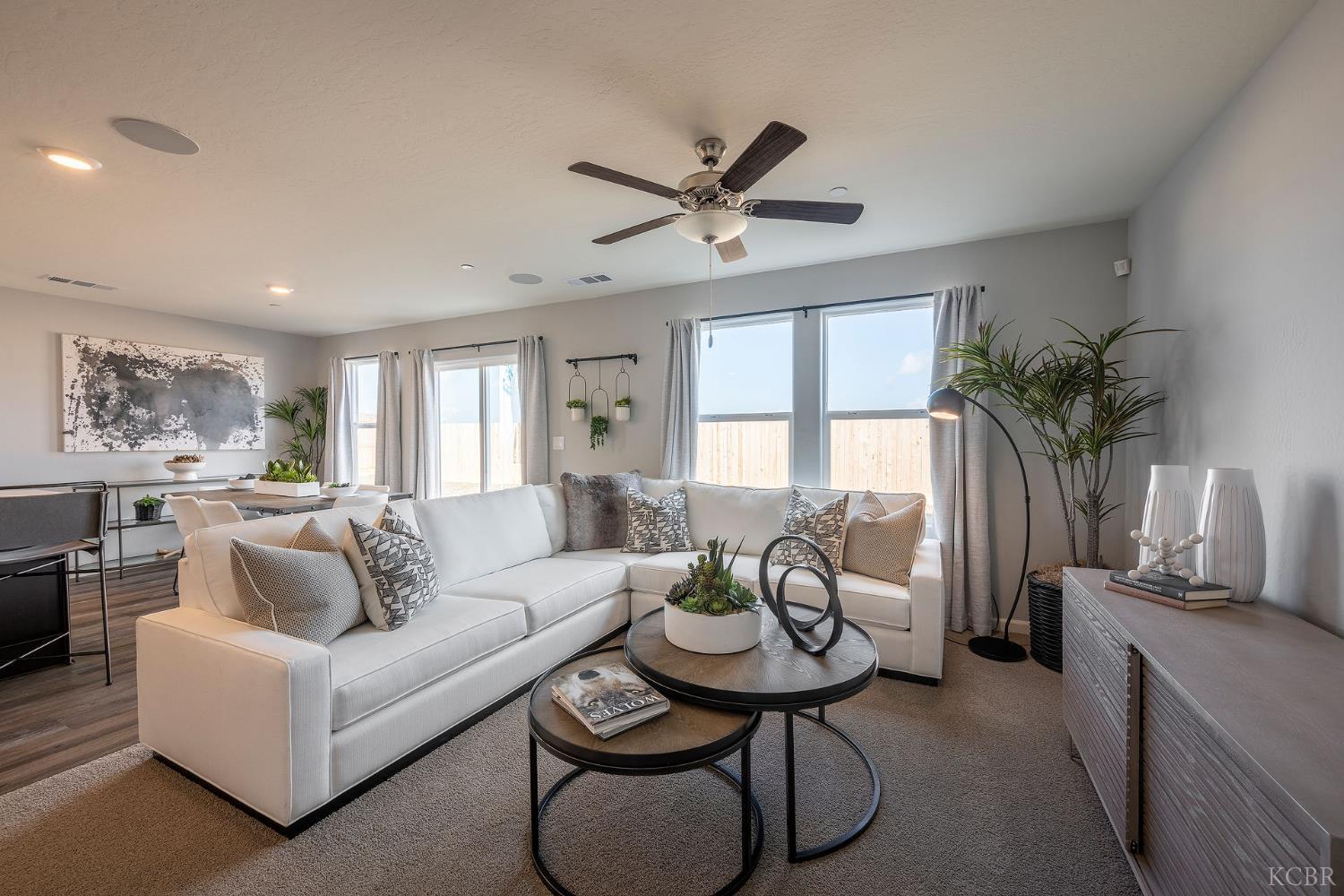 1140 64 BR S Magna Carta Ave, Hanford, CA 93230