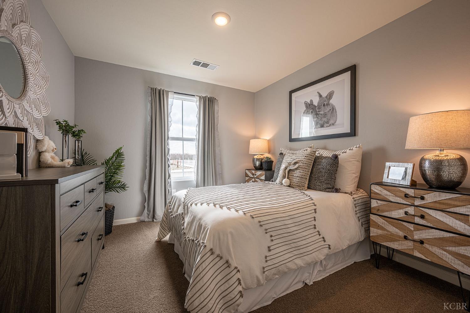 1140 64 BR S Magna Carta Ave, Hanford, CA 93230