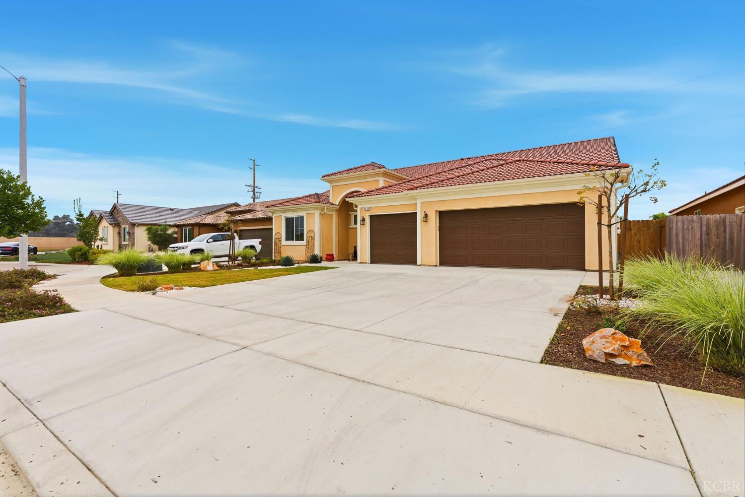 4613 W Payson Ct, Visalia, CA 93291