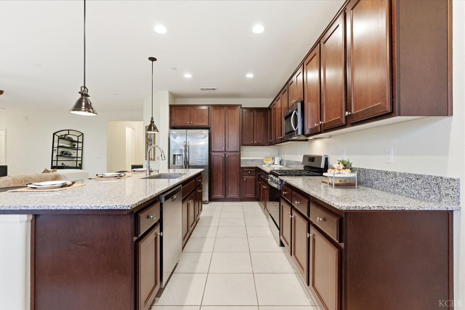 4613 W Payson Ct, Visalia, CA 93291