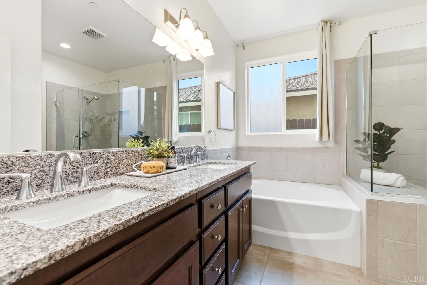 4613 W Payson Ct, Visalia, CA 93291