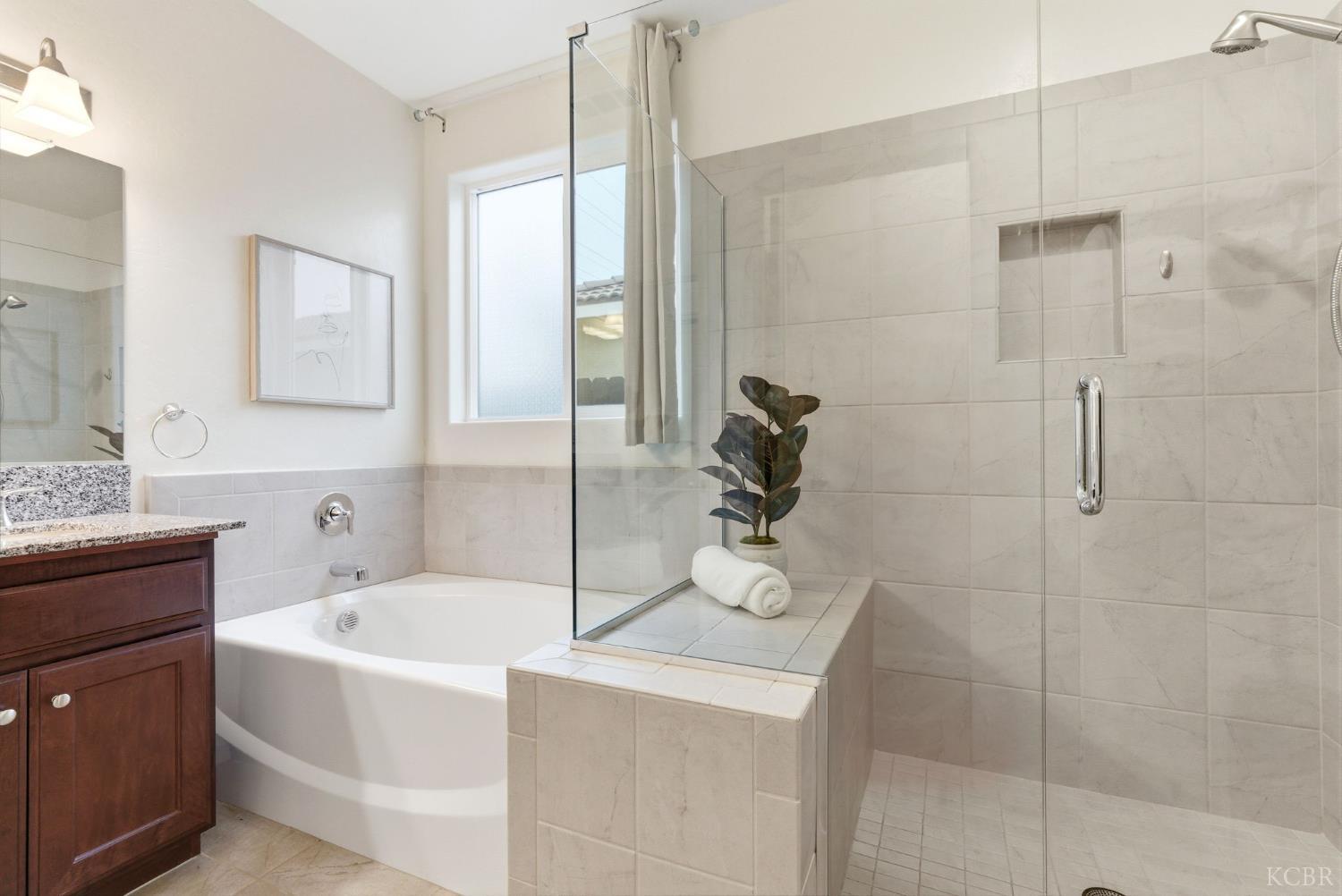 4613 W Payson Ct, Visalia, CA 93291