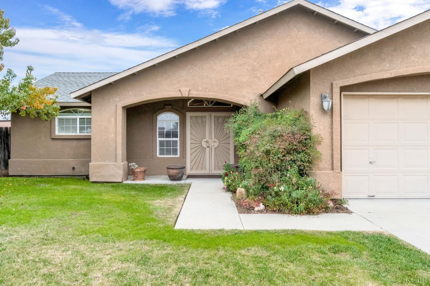 960 Geneva Dr, Lemoore, CA 93245