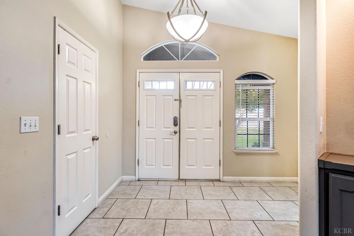 960 Geneva Dr, Lemoore, CA 93245