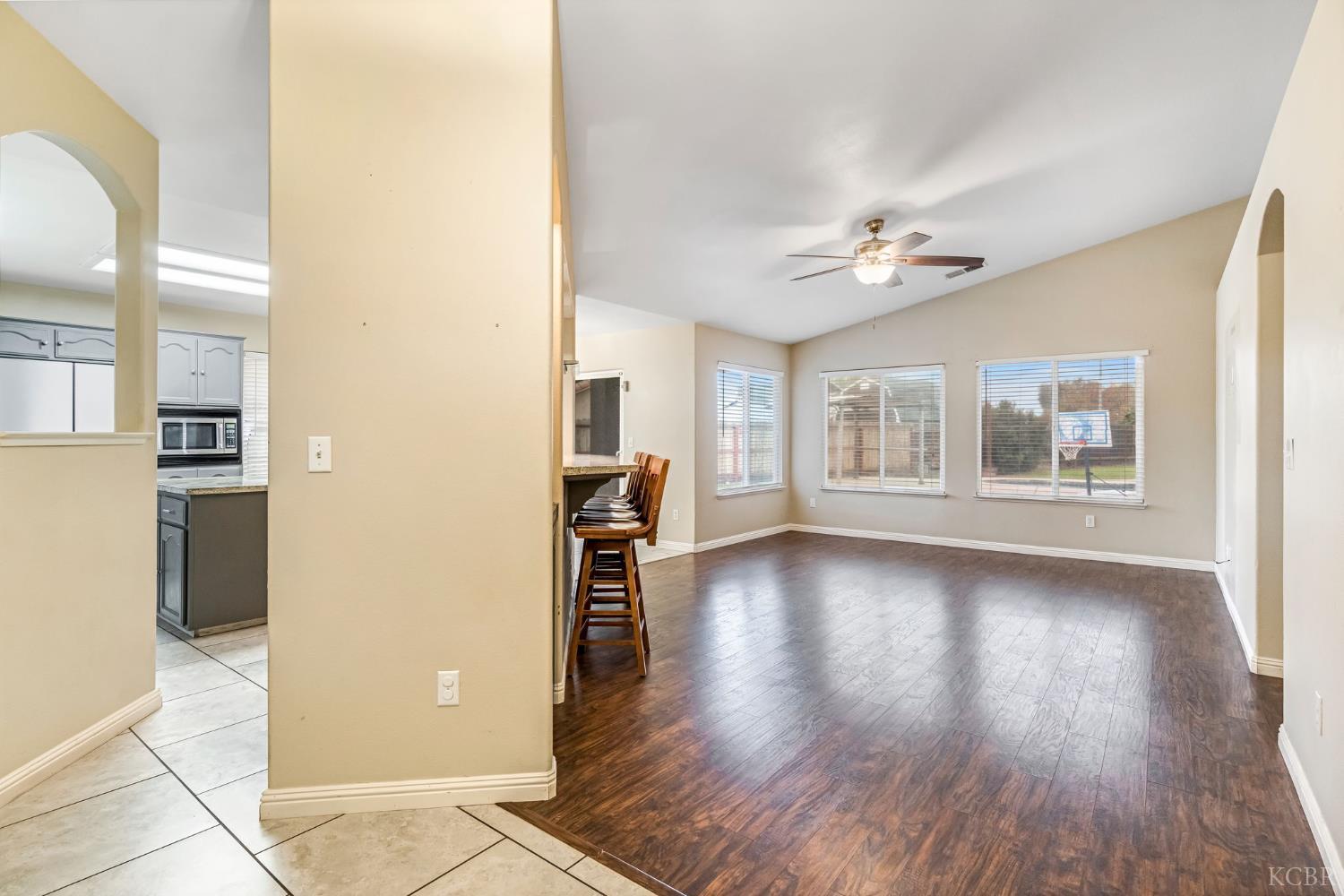 960 Geneva Dr, Lemoore, CA 93245