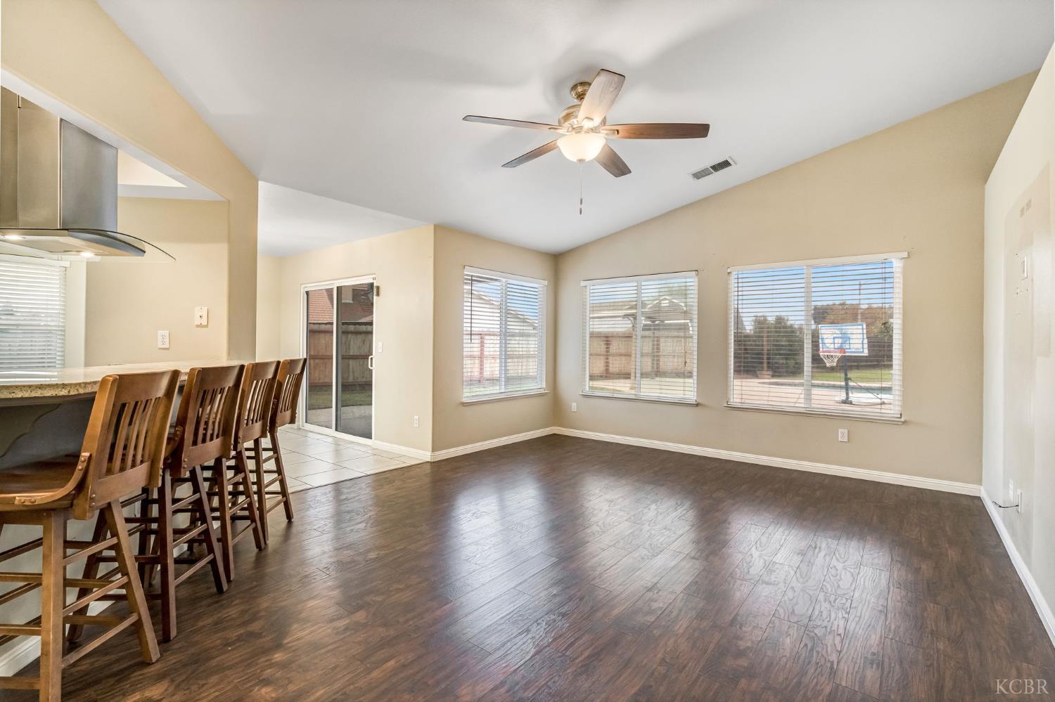 960 Geneva Dr, Lemoore, CA 93245