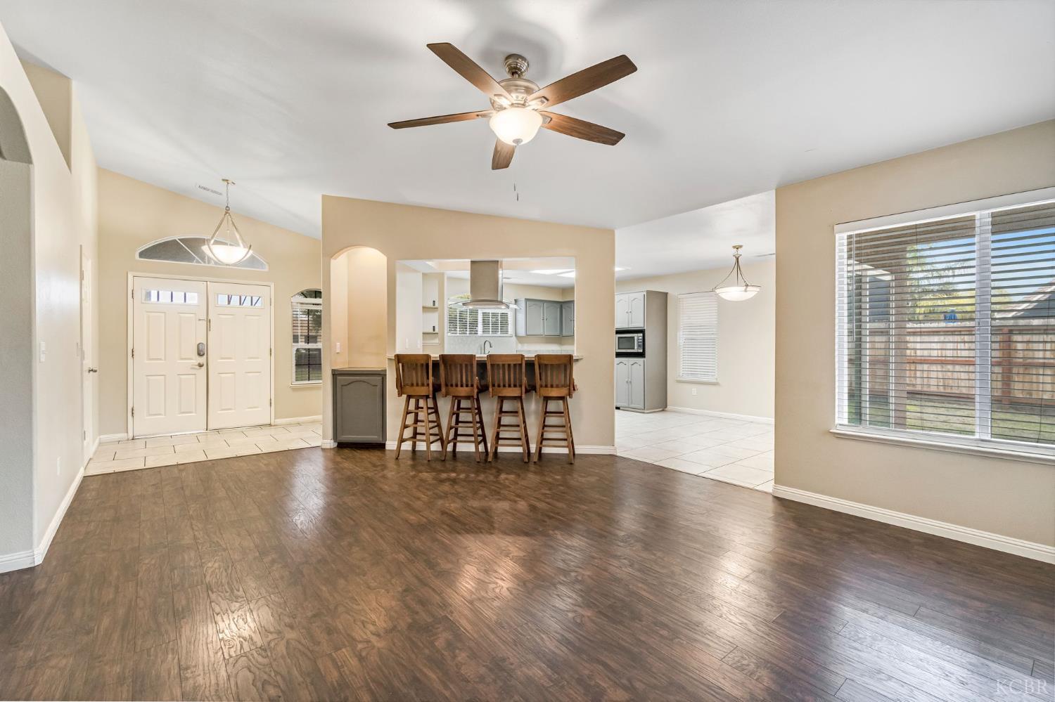 960 Geneva Dr, Lemoore, CA 93245