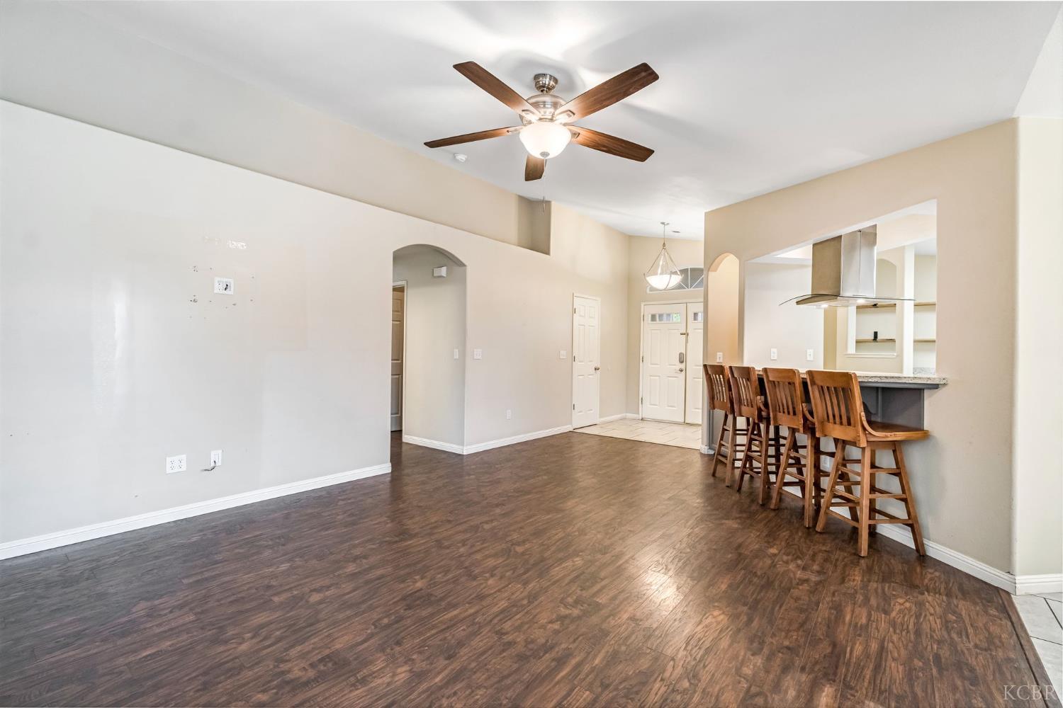 960 Geneva Dr, Lemoore, CA 93245