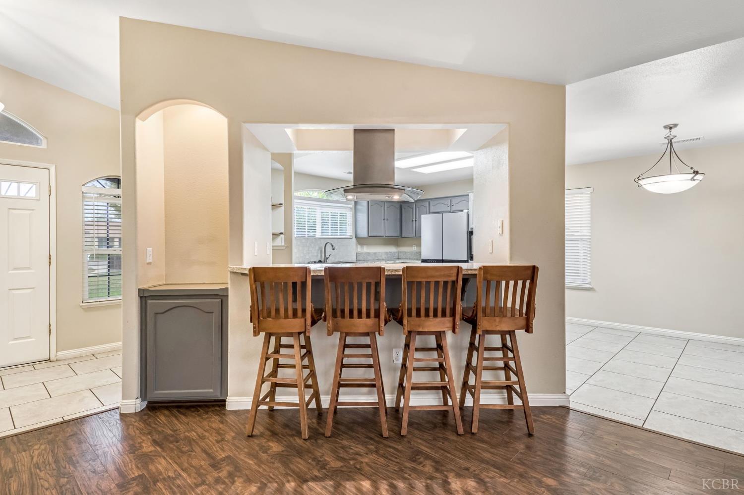 960 Geneva Dr, Lemoore, CA 93245