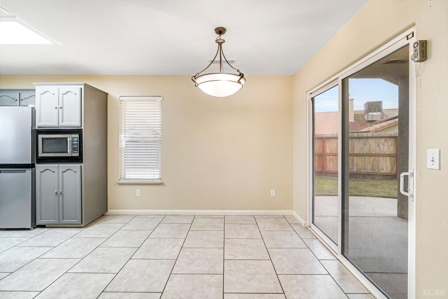 960 Geneva Dr, Lemoore, CA 93245