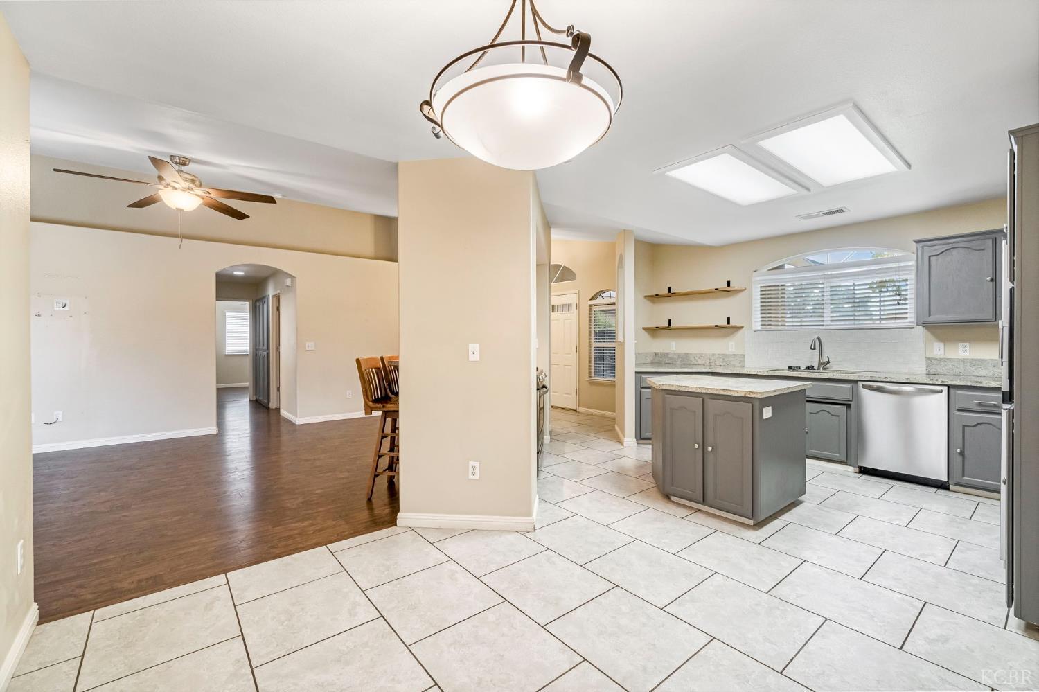 960 Geneva Dr, Lemoore, CA 93245