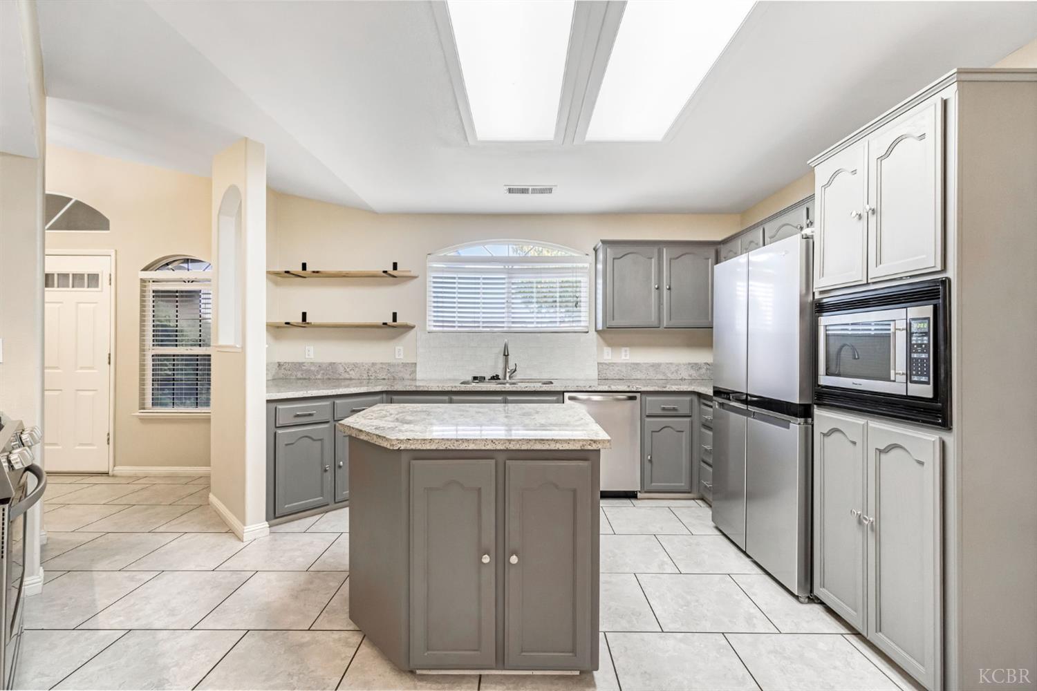 960 Geneva Dr, Lemoore, CA 93245