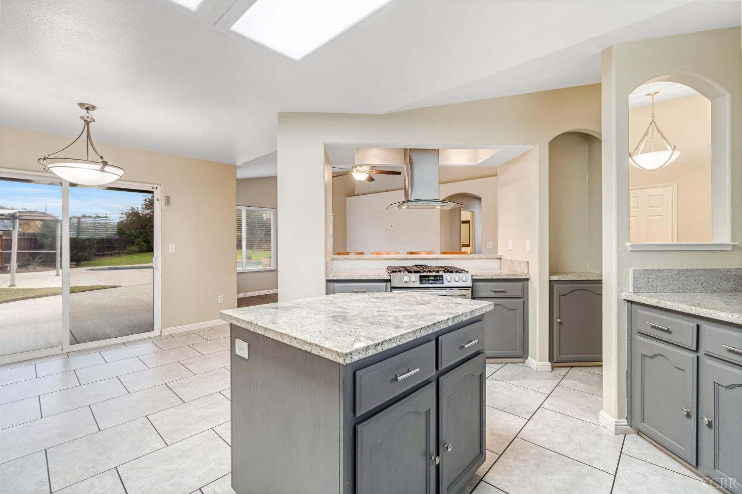 960 Geneva Dr, Lemoore, CA 93245