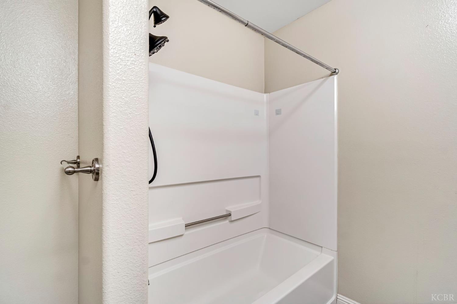 960 Geneva Dr, Lemoore, CA 93245