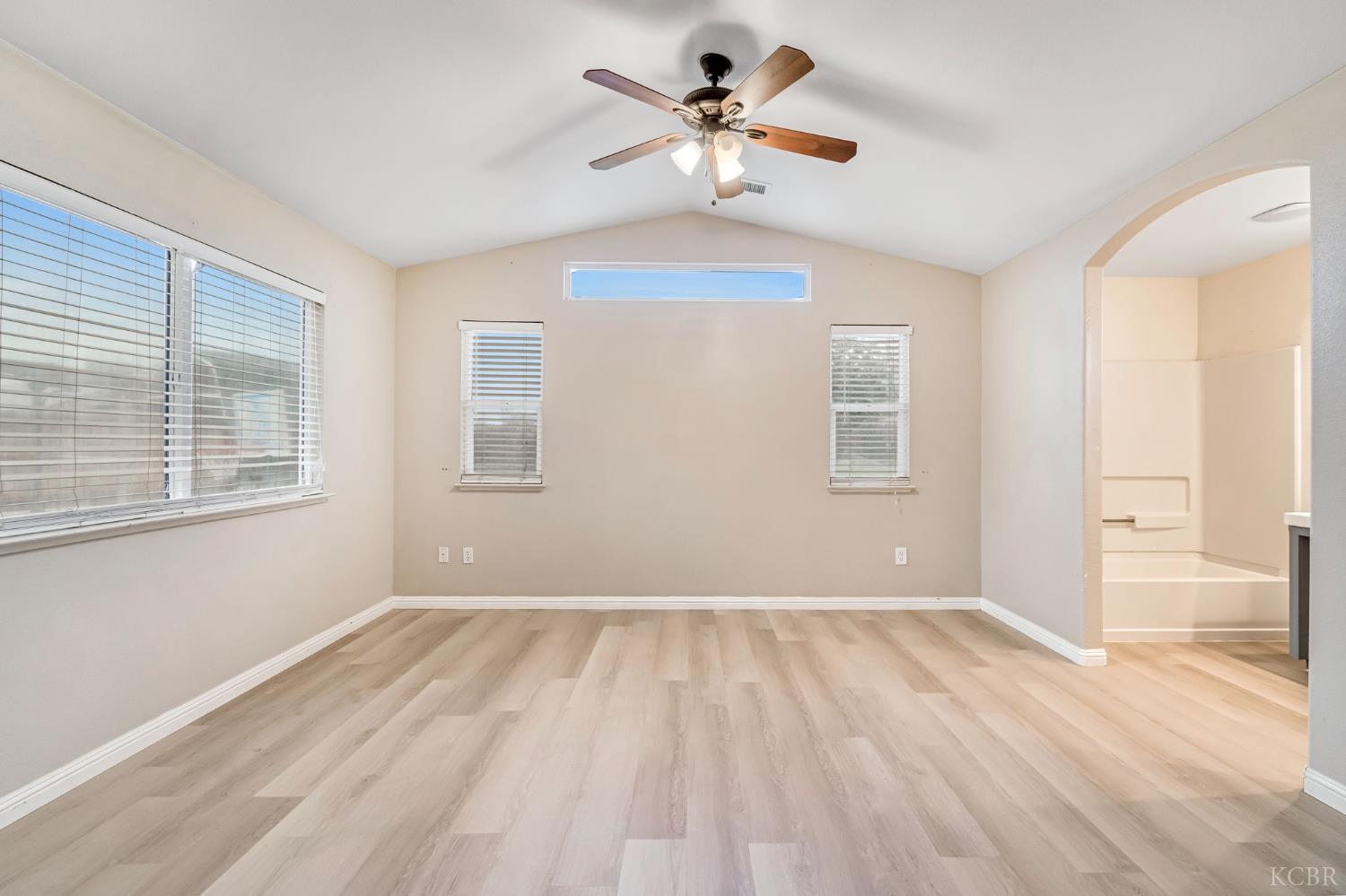 960 Geneva Dr, Lemoore, CA 93245