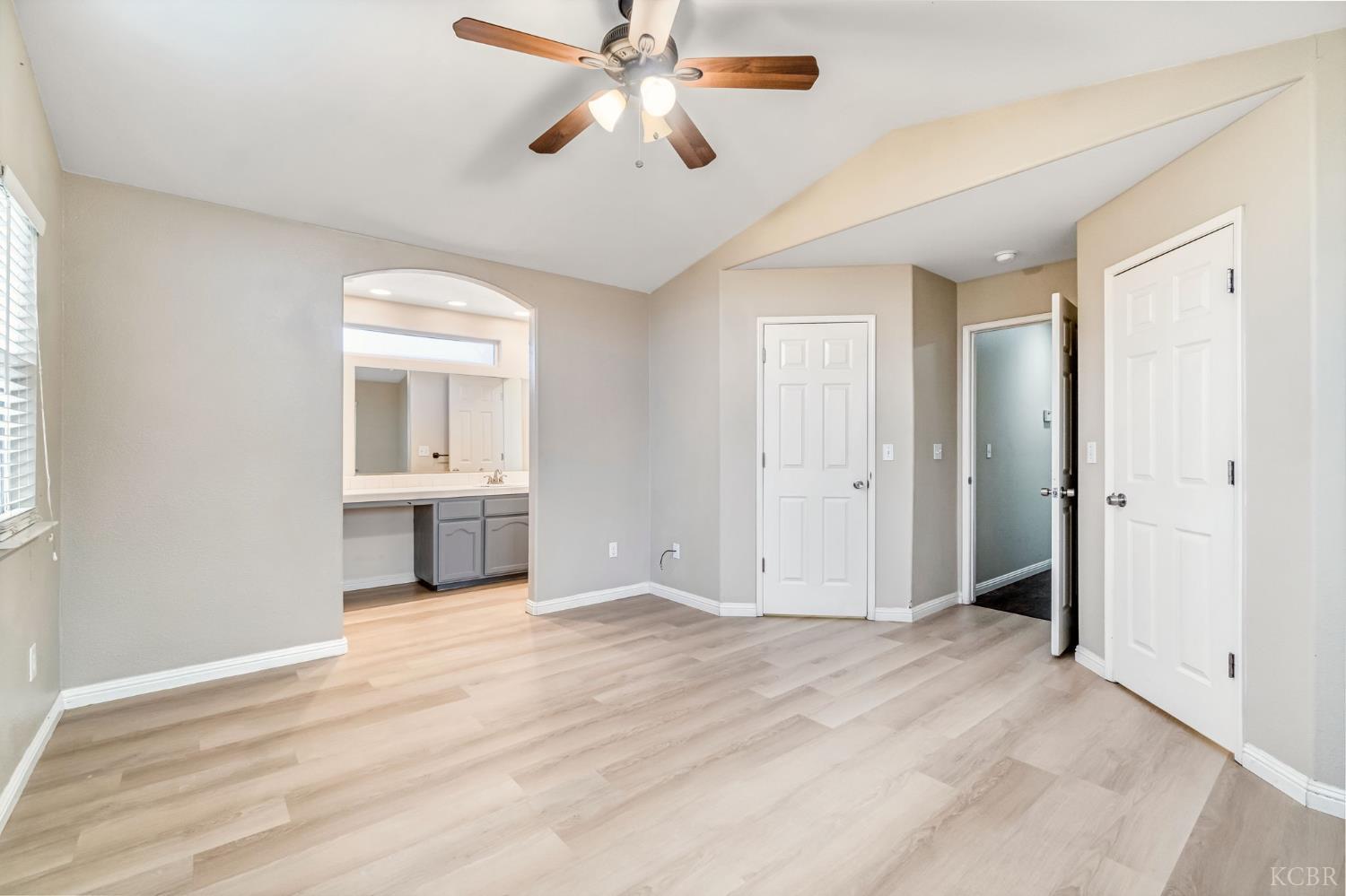 960 Geneva Dr, Lemoore, CA 93245