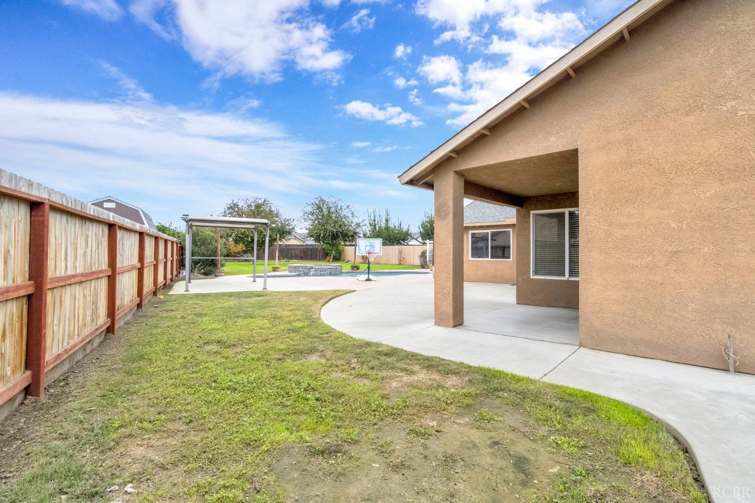 960 Geneva Dr, Lemoore, CA 93245