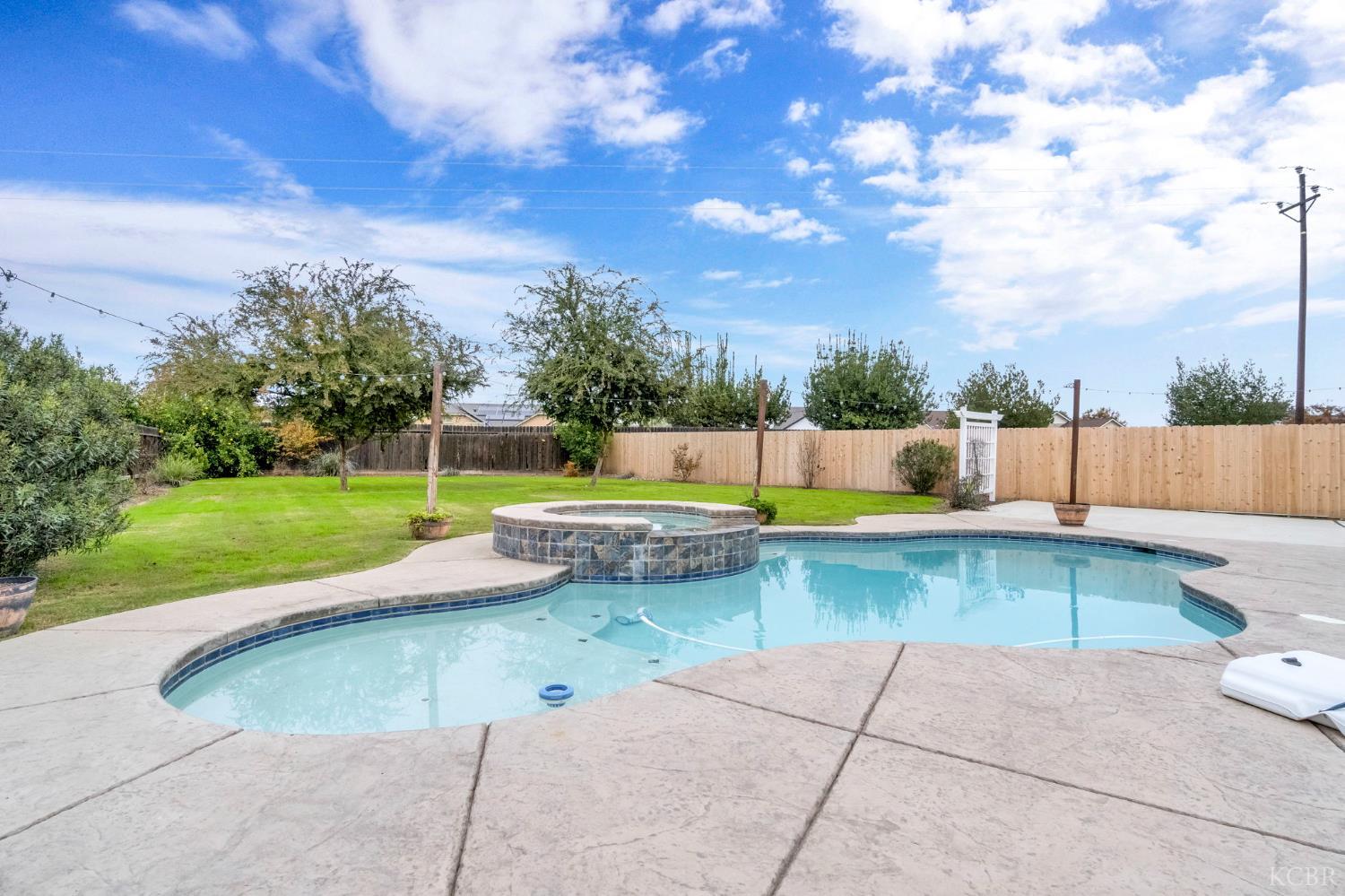 960 Geneva Dr, Lemoore, CA 93245