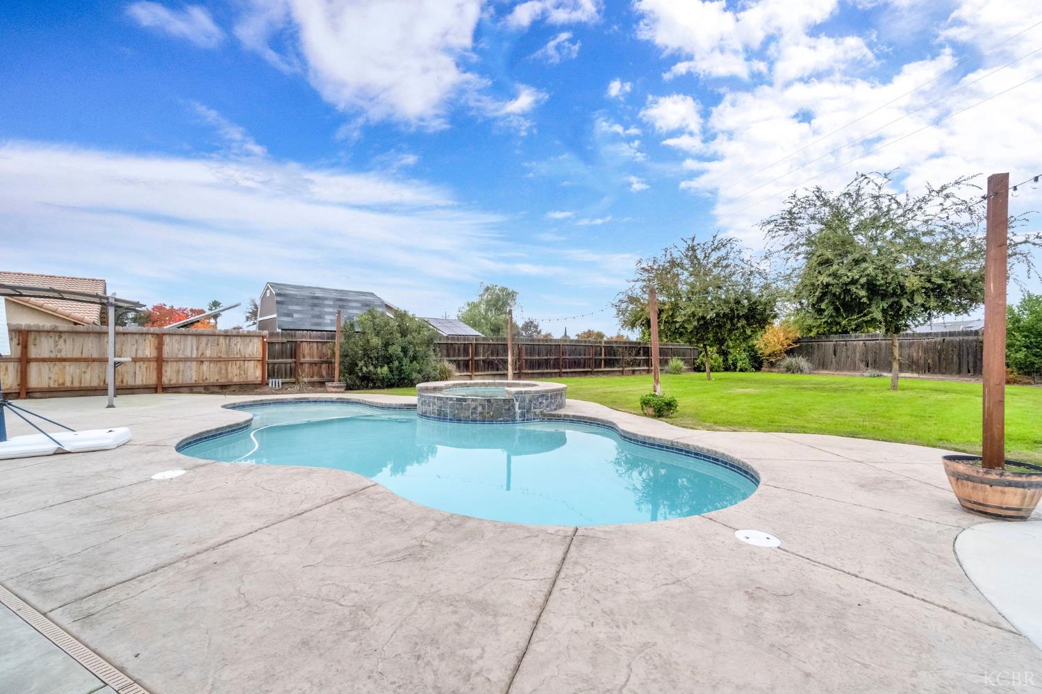 960 Geneva Dr, Lemoore, CA 93245