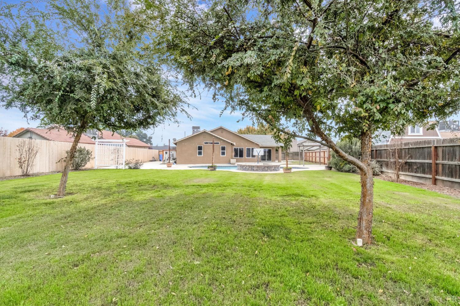 960 Geneva Dr, Lemoore, CA 93245