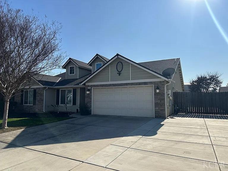 3107 W Oriole Ave, Visalia, CA 93291