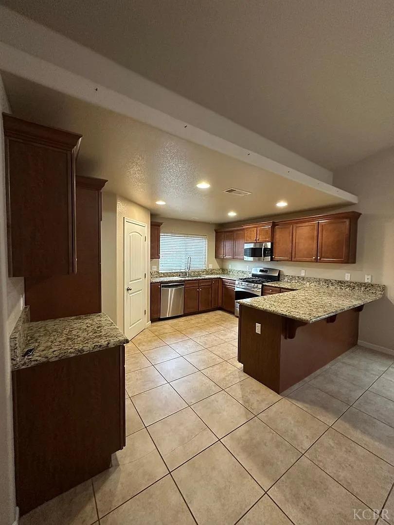 3107 W Oriole Ave, Visalia, CA 93291